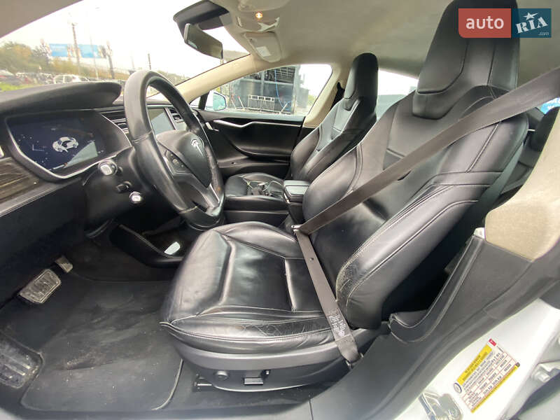 Ліфтбек Tesla Model S 2015 в Львові