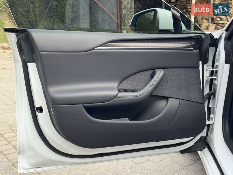 Лифтбек Tesla Model S 2024 в Львове