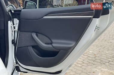 Лифтбек Tesla Model S 2024 в 