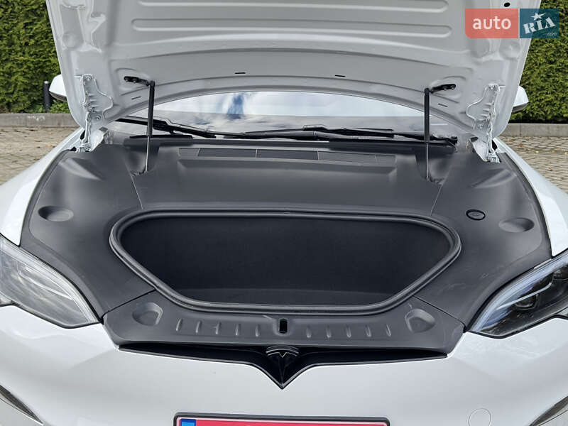 Лифтбек Tesla Model S 2024 в Львове