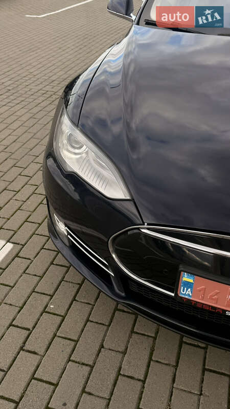 Лифтбек Tesla Model S 2014 в Нововолынске