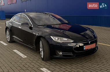 Лифтбек Tesla Model S 2014 в 