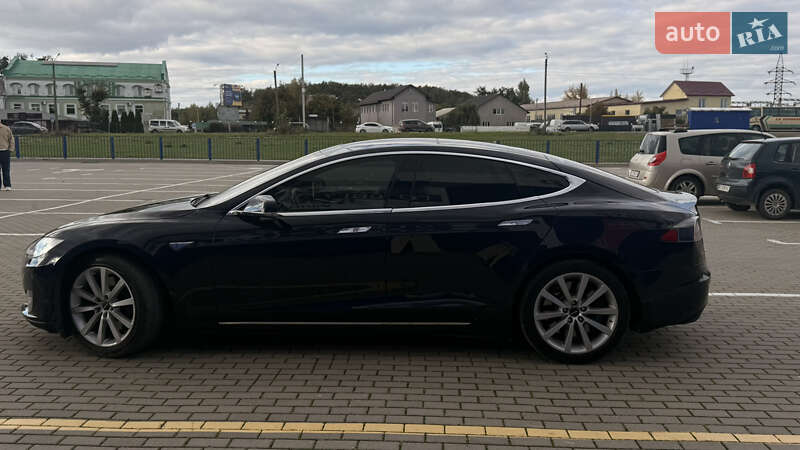 Лифтбек Tesla Model S 2014 в Нововолынске