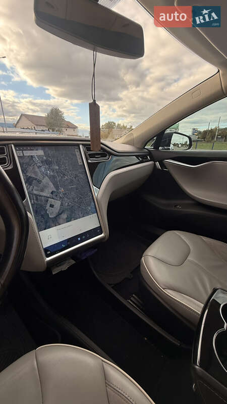 Лифтбек Tesla Model S 2014 в Нововолынске