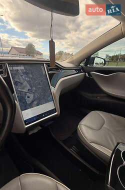 Лифтбек Tesla Model S 2014 в 
