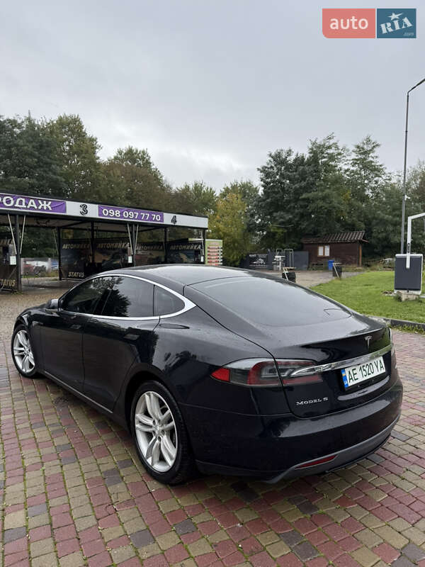 Ліфтбек Tesla Model S 2015 в Калуші