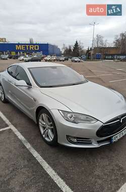 Лифтбек Tesla Model S 2014 в 