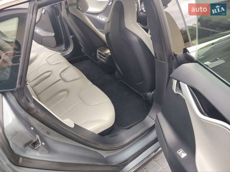 Лифтбек Tesla Model S 2013 в Василькове
