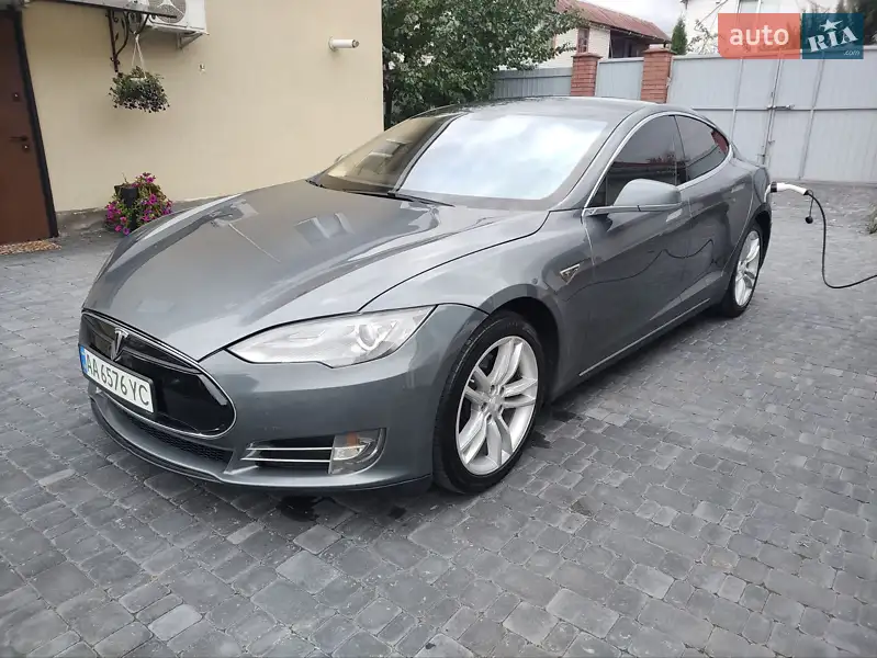 Tesla Model S 2013