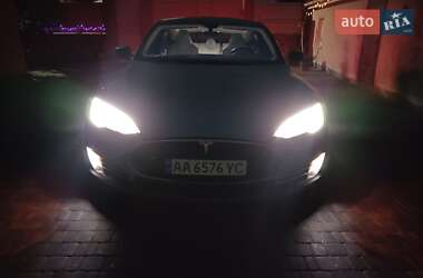 Лифтбек Tesla Model S 2013 в Василькове