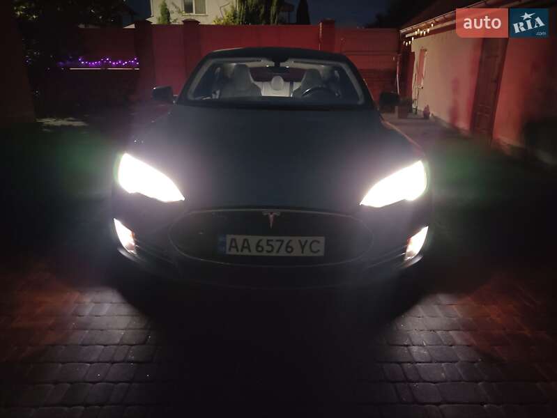 Лифтбек Tesla Model S 2013 в Василькове