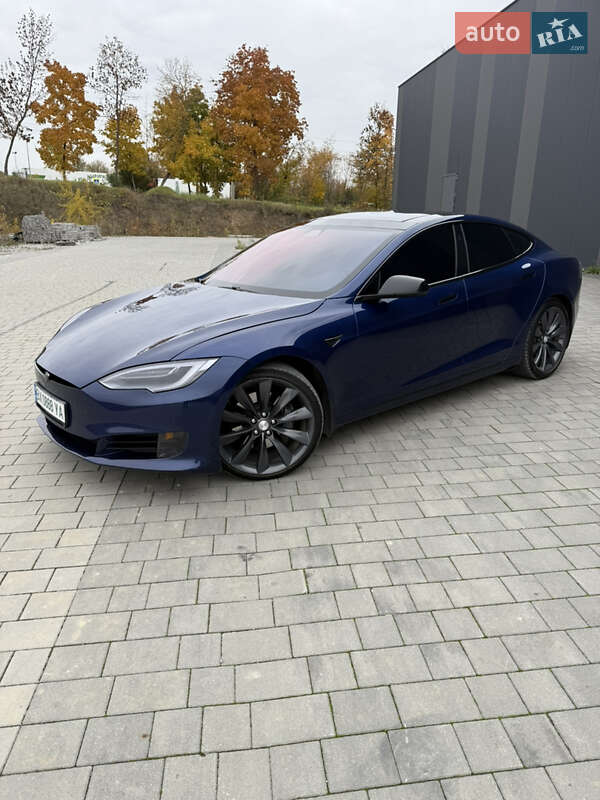 Лифтбек Tesla Model S 2017 в Хмельницком фото Лифтбек Tesla Model S 2017 в Хмельницком