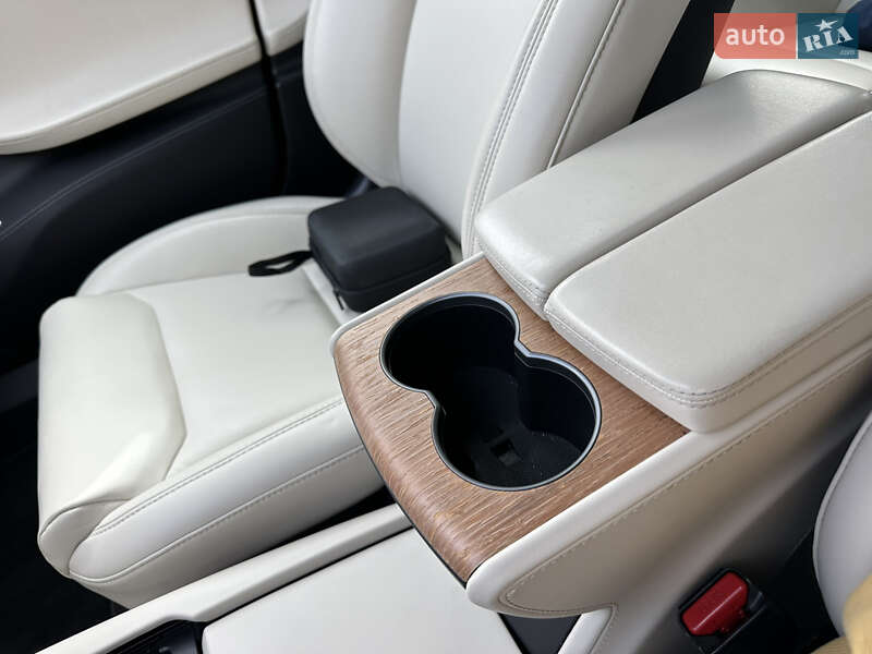 Ліфтбек Tesla Model S 2020 в Києві