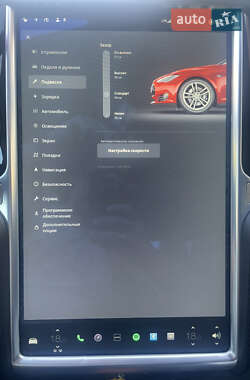 Лифтбек Tesla Model S 2014 в Вишневом