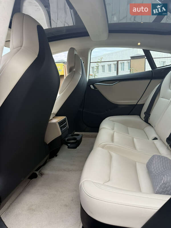 Лифтбек Tesla Model S 2018 в Львове фото 12 Лифтбек Tesla Model S 2018 в Львове