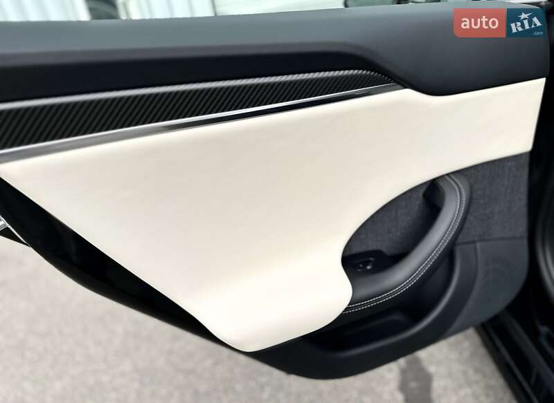 Лифтбек Tesla Model S 2021 в Киеве