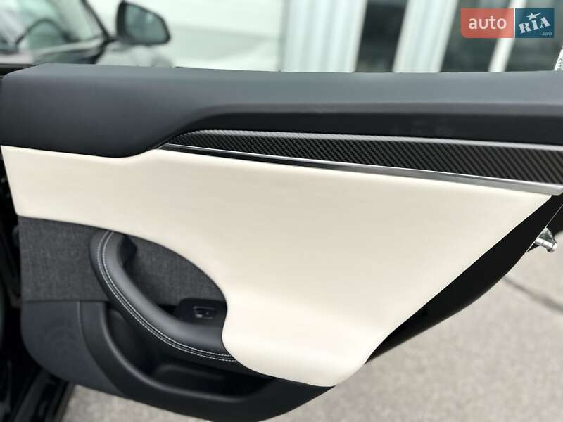 Лифтбек Tesla Model S 2021 в Киеве