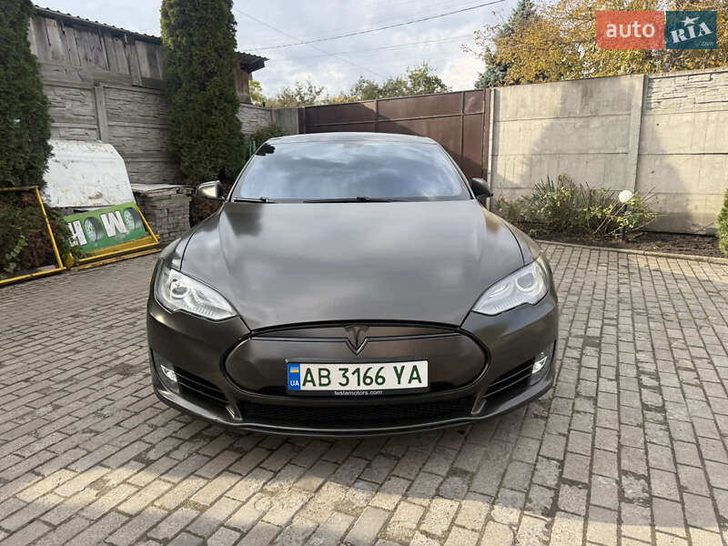 Ліфтбек Tesla Model S 2014 в Львові