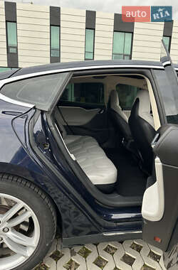 Лифтбек Tesla Model S 2014 в 