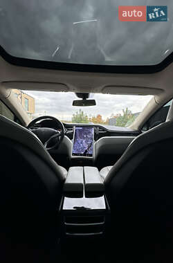 Лифтбек Tesla Model S 2014 в 