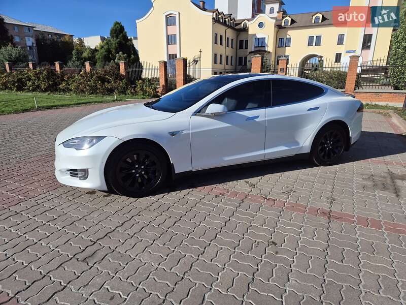 Tesla Model S 2015
