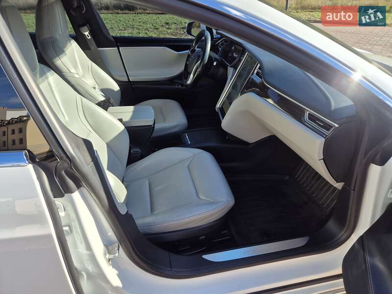 Лифтбек Tesla Model S 2015 в Киеве