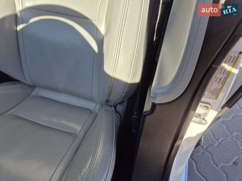 Лифтбек Tesla Model S 2015 в Киеве