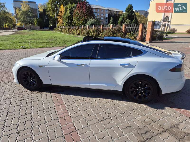 Лифтбек Tesla Model S 2015 в Киеве