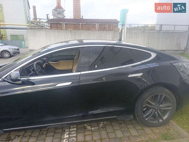 Ліфтбек Tesla Model S 2013 в Новояворівську