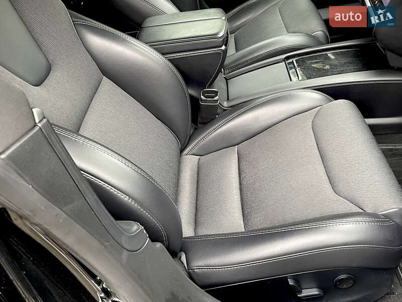 Лифтбек Tesla Model S 2018 в Львове