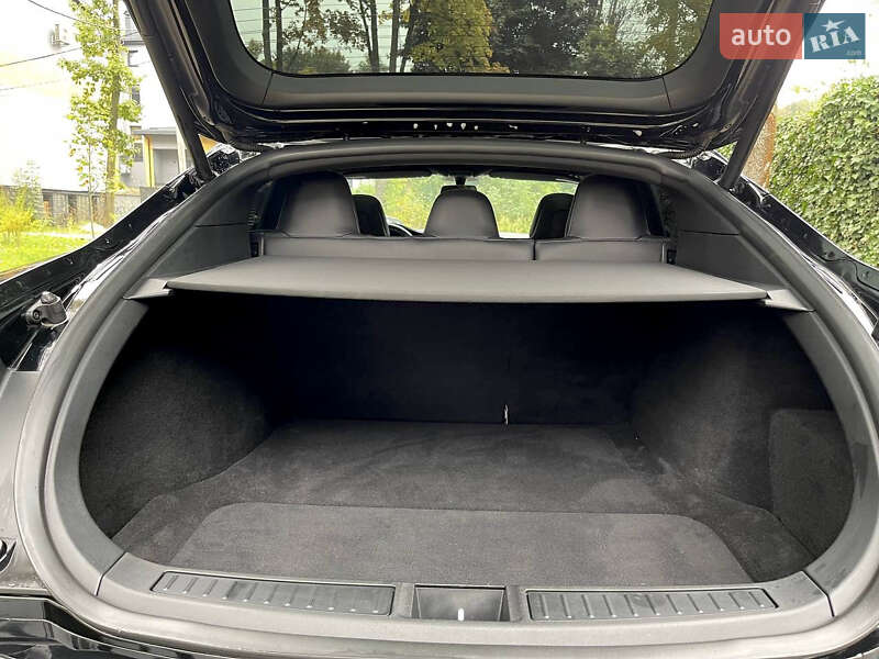 Лифтбек Tesla Model S 2018 в Львове