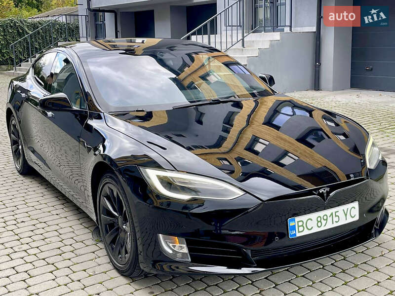 Лифтбек Tesla Model S 2018 в Львове