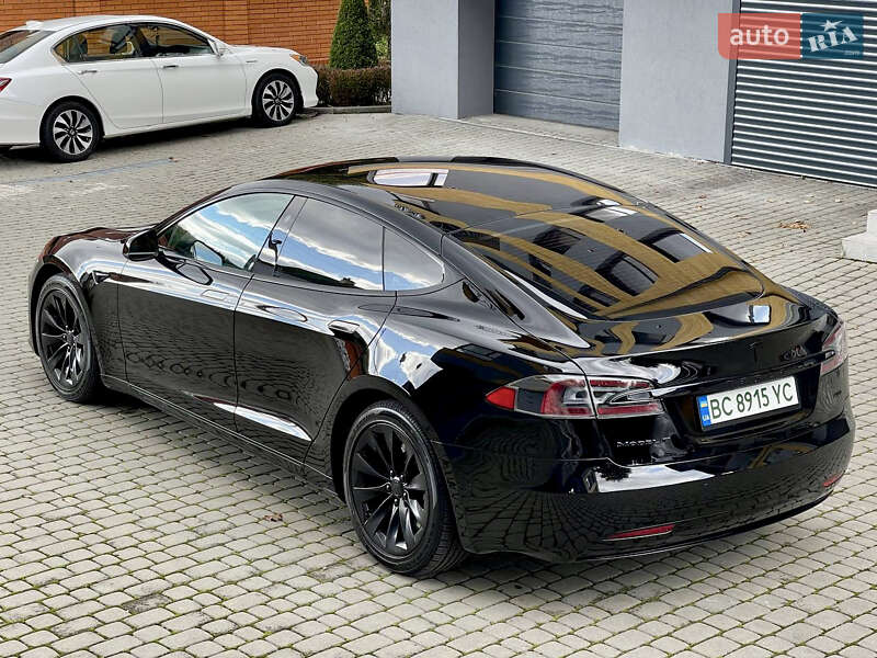 Лифтбек Tesla Model S 2018 в Львове