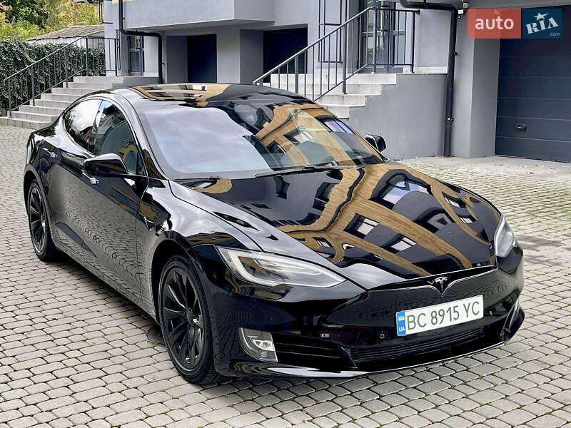 Лифтбек Tesla Model S 2018 в Львове