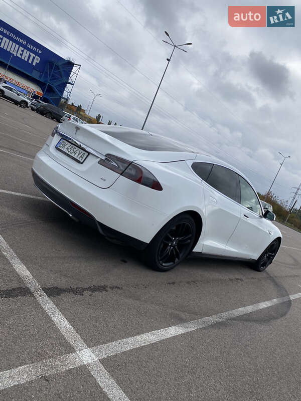 Лифтбек Tesla Model S 2014 в Ровно