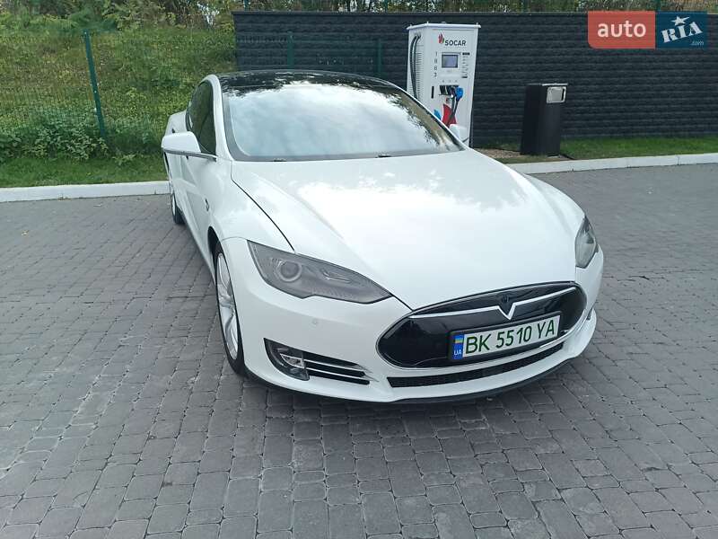 Лифтбек Tesla Model S 2015 в Ровно фото 9 Лифтбек Tesla Model S 2015 в Ровно