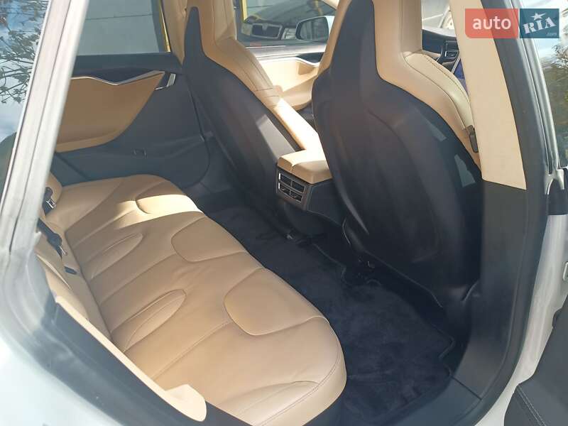 Лифтбек Tesla Model S 2015 в Ровно фото 17 Лифтбек Tesla Model S 2015 в Ровно