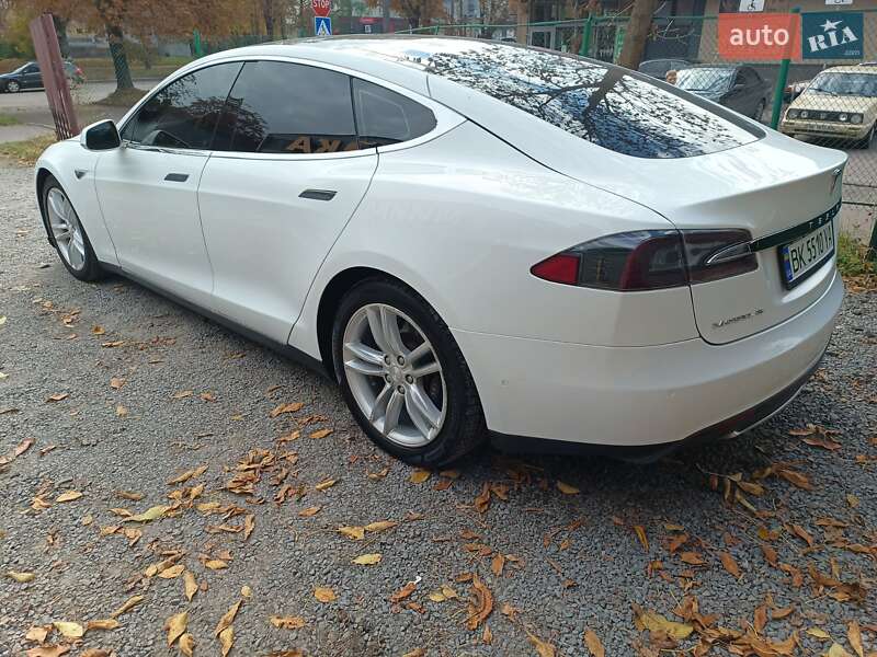 Лифтбек Tesla Model S 2015 в Ровно фото 28 Лифтбек Tesla Model S 2015 в Ровно