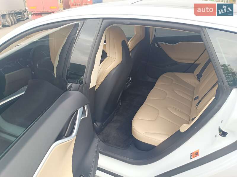 Лифтбек Tesla Model S 2015 в Ровно фото 40 Лифтбек Tesla Model S 2015 в Ровно