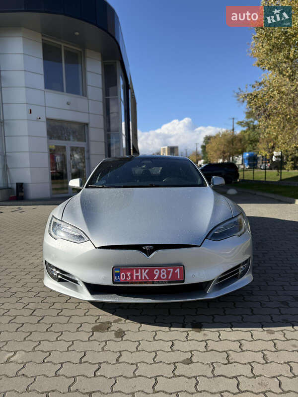 Ліфтбек Tesla Model S 2017 в Радехові