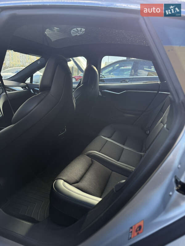 Ліфтбек Tesla Model S 2017 в Радехові