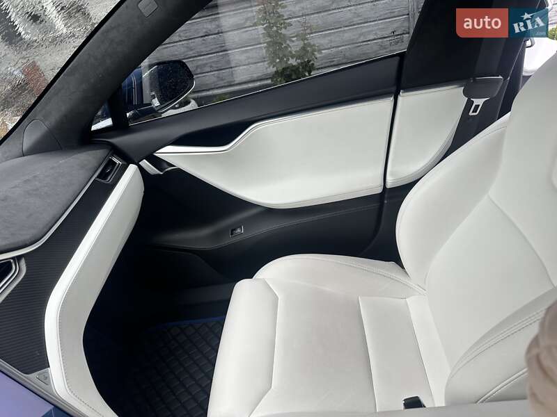 Лифтбек Tesla Model S 2017 в Житомире