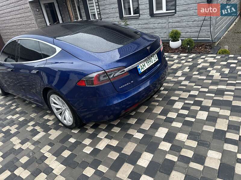 Лифтбек Tesla Model S 2017 в Житомире