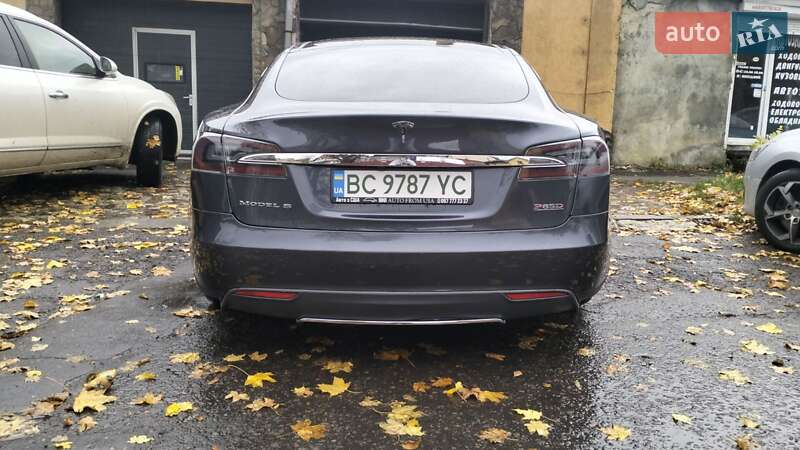 Ліфтбек Tesla Model S 2015 в Львові фото 11 Ліфтбек Tesla Model S 2015 в Львові