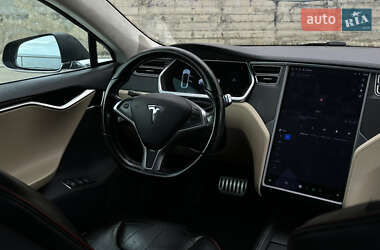 Лифтбек Tesla Model S 2013 в 