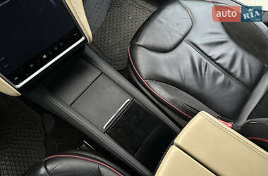 Лифтбек Tesla Model S 2013 в 