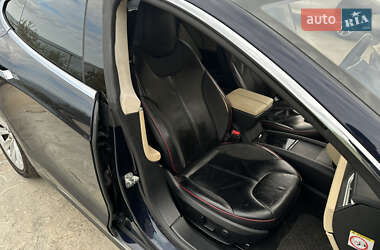 Лифтбек Tesla Model S 2013 в 