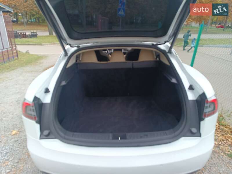Лифтбек Tesla Model S 2015 в Ровно фото 46 Лифтбек Tesla Model S 2015 в Ровно
