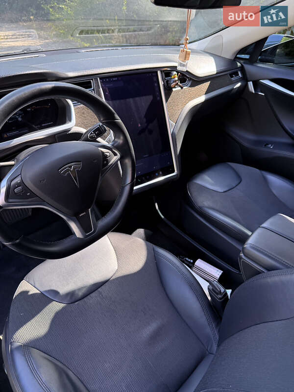 Ліфтбек Tesla Model S 2014 в Запоріжжі фото 17 Ліфтбек Tesla Model S 2014 в Запоріжжі