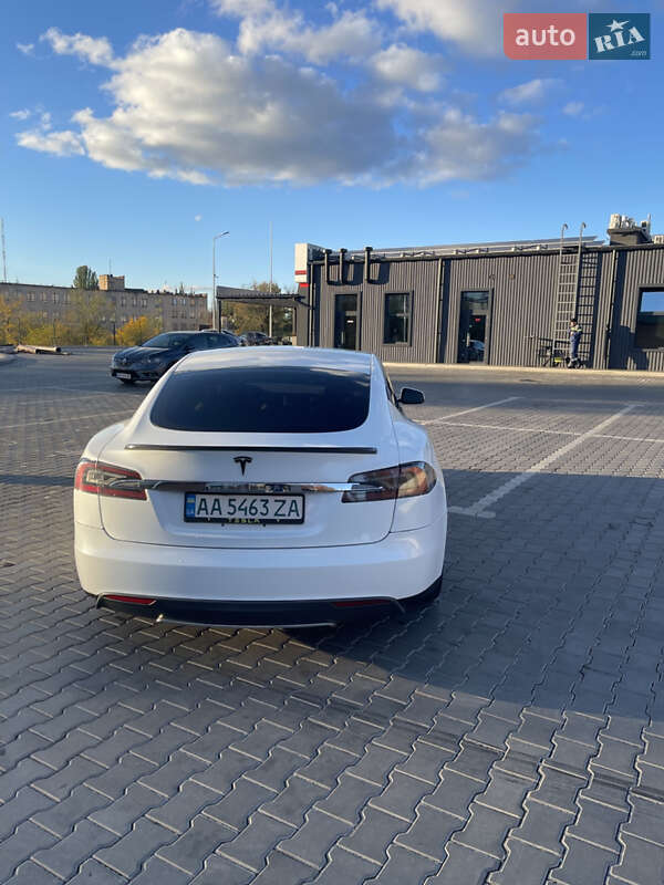 Ліфтбек Tesla Model S 2013 в Кривому Розі